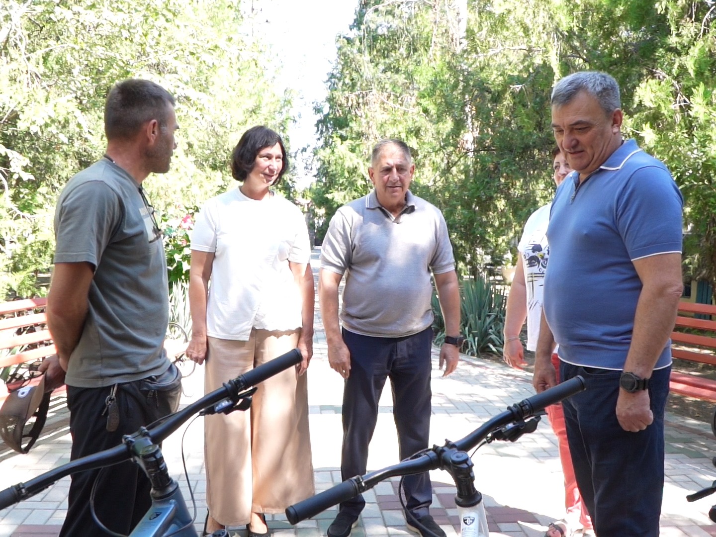 Глава городского округа Мелитополь совместно с депутатами городского Совета передал ребятам из Мелитопольского областного центра социально-психологической реабилитации новые современные велосипеды.