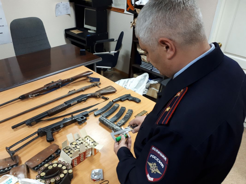 Прокуратура города Мелитополя Запорожской области разъясняет ответственность за незаконные приобретение, передачу, сбыт, хранение, пересылку, перевозку или ношение оружия, его основных частей и боеприпасов, взрывчатых веществ или взрывных устройств.