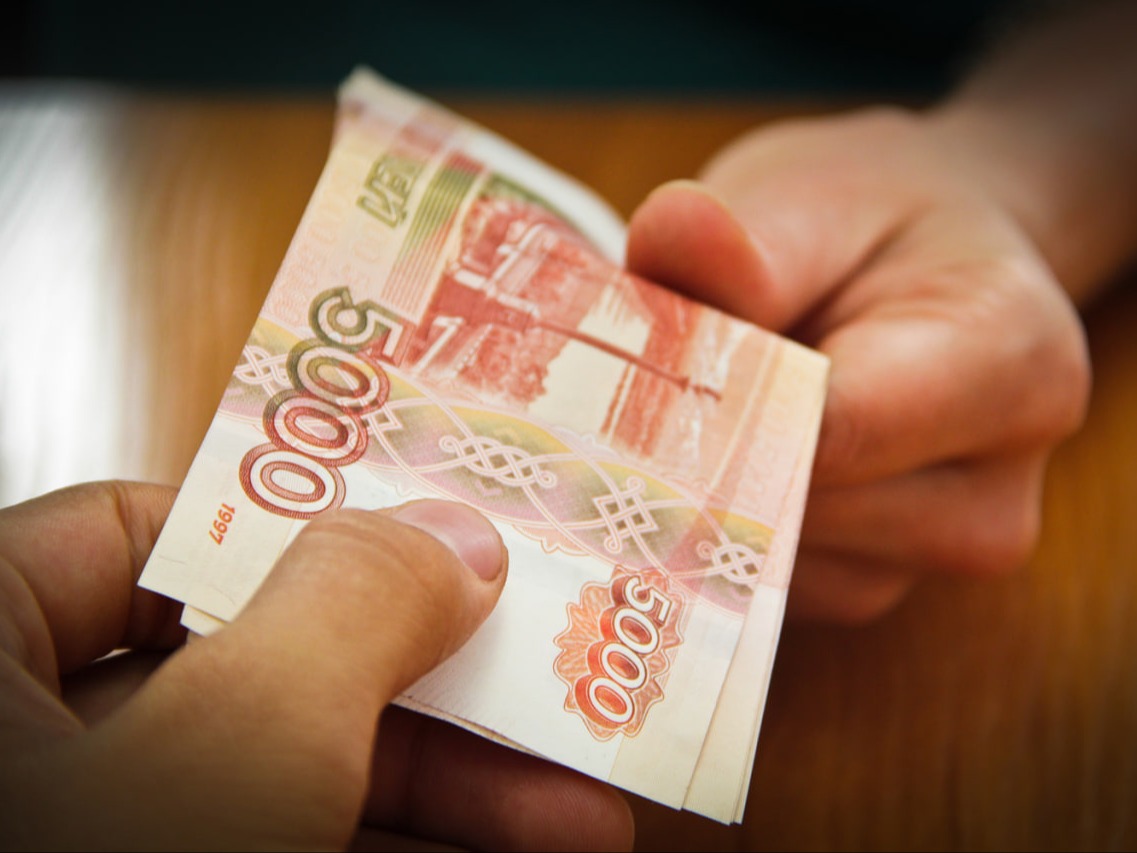 Имеют ли право магазины отказывать в приеме крупных купюр?.