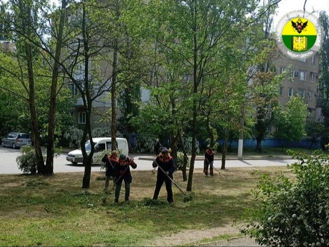 В Мелитополе продолжаются работы по приведению в порядок улиц.