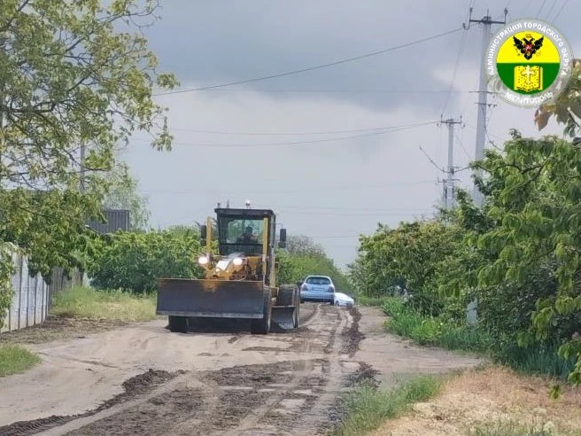 Администрация городского округа Мелитополь продолжает приводить в порядок дороги округа.